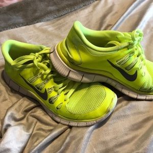 lightly worn nikes!!